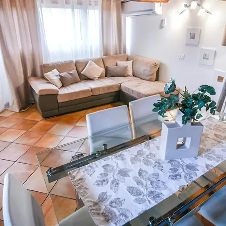 New! Daire Castelnuovo del Garda